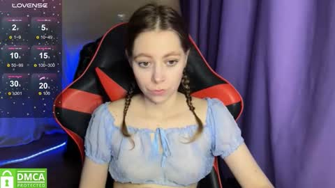 Snapshot of natural_babe666 chatting on October 13, 5:43 am natural_babe666 online show from October 13, 5:43 am