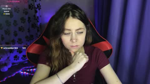 Snapshot of natural_babe666 chatting on December 17, 3:17 am natural_babe666 online show from December 17, 3:17 am
