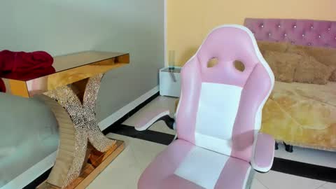 naugthy_brunette_ online show from February 14, 2:46 am