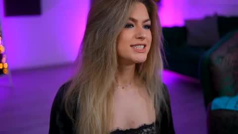 Naya online show from March 17, 8:24 pm