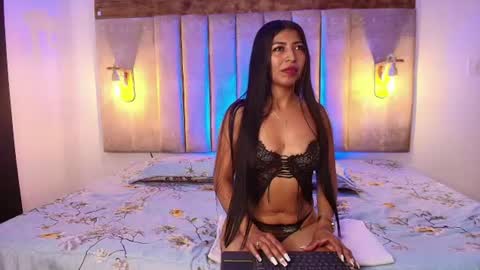 NAYARA  online show from August 6, 3:41 pm