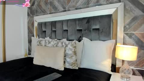    online show from March 8, 11:25 am