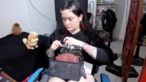 Geek Nicole    im Neeko UwU online show from June 14, 11:21 am