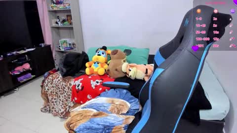 Geek Nicole    im Neeko UwU online show from November 23, 1:30 am