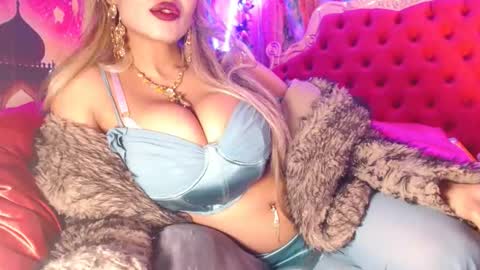 nefertari8 online show from May 29, 8:07 pm