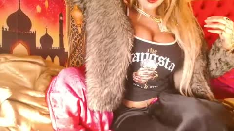 nefertari8 online show from June 12, 3:47 am