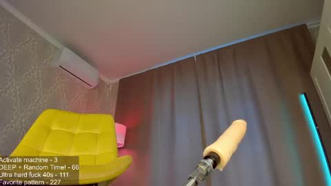 Lina Liza Emily and Grace online show from June 3, 2:33 pm