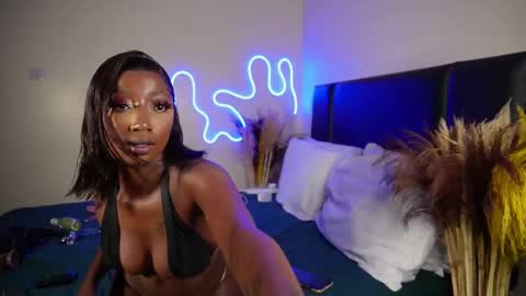 Snapshot of nia_bell chatting on January 8, 2:56 pm kikiNiaAria online show from January 8, 2:56 pm