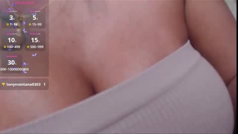 Snapshot of niaa_33 chatting on September 17, 9:35 pm Mia online show from September 17, 9:35 pm