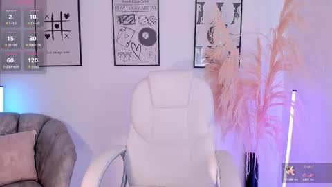 Snapshot of niaevans_x chatting on October 18, 3:26 pm Nia online show from October 18, 3:26 pm
