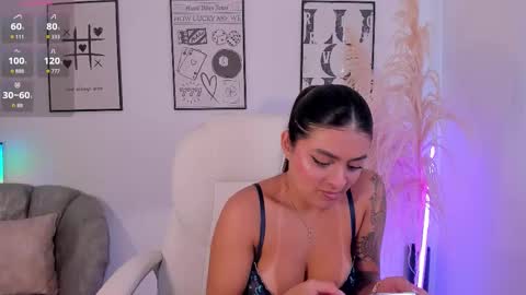 Nia online show from October 24, 4:25 pm