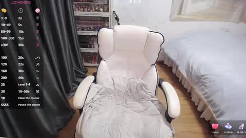 Snapshot of nice_belle chatting on February 13, 10:11 pm Belle online show from February 13, 10:11 pm
