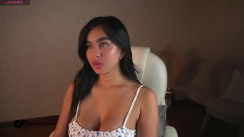 nichole__evans online show from October 22, 1:43 am