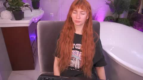 Nicol Moonn online show from April 24, 8:17 am