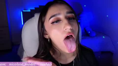 Nicole online show from December 17, 2:27 am