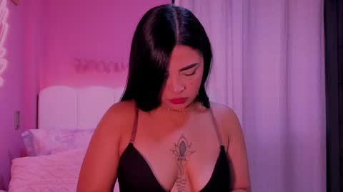 Nicole online show from April 4, 1:21 pm