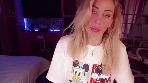 Nicole online show from October 26, 11:33 pm