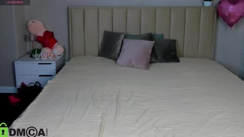 Nicole  My schedule for the week 2 GMT  9am-15pm  Mo Tu Th Fr online show from February 23, 10:04 am