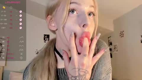 Mary online show from February 25, 8:21 pm