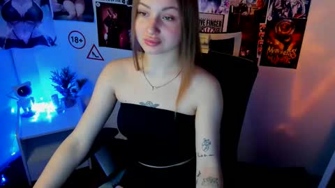 Snapshot of nicoledior_ chatting on October 12, 6:49 am Nicole online show from October 12, 6:49 am