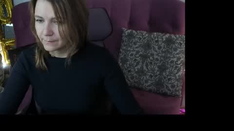 nicolehits online show from February 12, 9:22 am