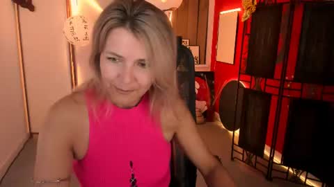 nicolehits online show from June 18, 9:14 am