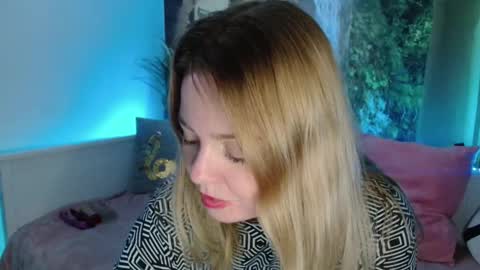Snapshot of nicolelinharts chatting on March 1, 11:15 pm Birthday online show from March 1, 11:15 pm