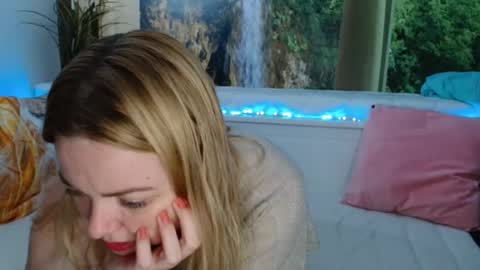 Snapshot of nicolelinharts chatting on September 16, 9:34 pm Birthday online show from September 16, 9:34 pm