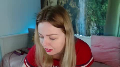Snapshot of nicolelinharts chatting on February 23, 11:25 am Birthday online show from February 23, 11:25 am