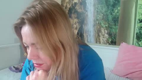 Snapshot of nicolelinharts chatting on January 22, 12:17 pm Birthday online show from January 22, 12:17 pm