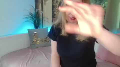 Snapshot of nicolelinharts chatting on February 7, 10:19 am Birthday online show from February 7, 10:19 am