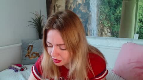 Snapshot of nicolelinharts chatting on March 7, 10:02 am Birthday online show from March 7, 10:02 am