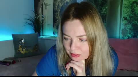 Snapshot of nicolelinharts chatting on January 1, 9:52 pm Birthday online show from January 1, 9:52 pm