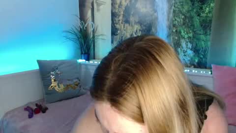 Snapshot of nicolelinharts chatting on January 7, 8:21 pm Birthday online show from January 7, 8:21 pm