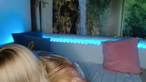 Snapshot of nicolelinharts chatting on October 2, 11:32 pm Birthday online show from October 2, 11:32 pm