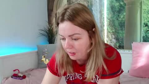Snapshot of nicolelinharts chatting on January 1, 11:49 am Birthday online show from January 1, 11:49 am