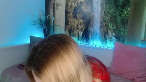 Snapshot of nicolelinharts chatting on February 7, 11:13 pm Birthday online show from February 7, 11:13 pm