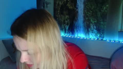 Snapshot of nicolelinharts chatting on February 8, 6:33 pm Birthday online show from February 8, 6:33 pm
