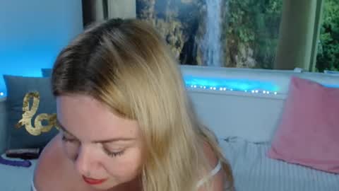 Snapshot of nicolelinharts chatting on October 1, 10:04 pm Birthday online show from October 1, 10:04 pm