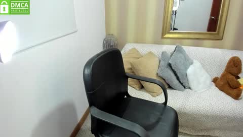 Snapshot of nicolettcolin chatting on October 1, 6:35 pm Nicolettcolin online show from October 1, 6:35 pm