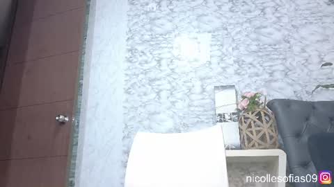 nicolle4 online show from June 25, 5:12 am