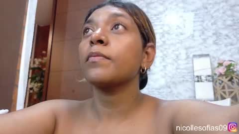 nicolle4 online show from June 25, 2:11 am