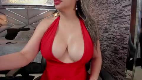 Nicolle online show from August 4, 8:59 pm