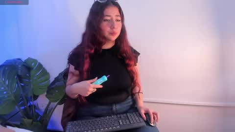 nicolle_evanss_ online show from April 30, 4:18 am