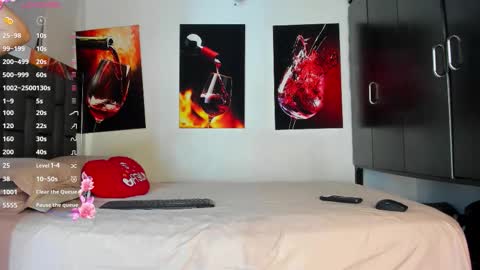 nicolle_hanks1 online show from February 27, 2:22 am