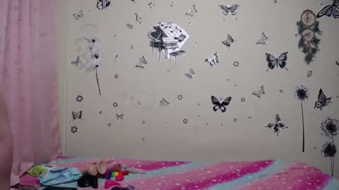 nicolle_sky online show from March 18, 9:25 am