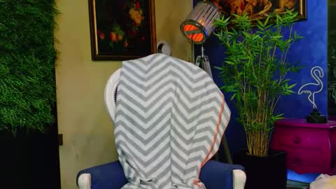 Snapshot of nicollepalmer chatting on October 23, 12:11 pm Nicolle online show from October 23, 12:11 pm