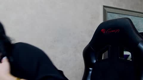 Nicolle online show from January 12, 6:57 pm