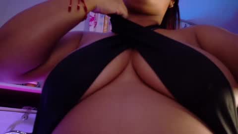 Nicolle Miley online show from August 6, 4:19 am
