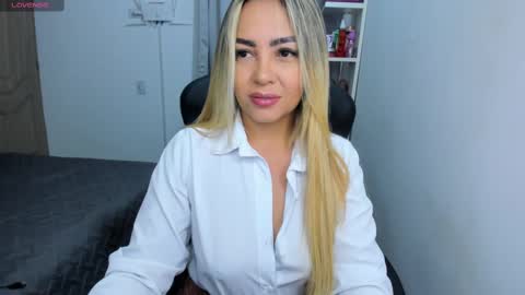Snapshot of nicolporto chatting on September 16, 11:51 am Nicol online show from September 16, 11:51 am